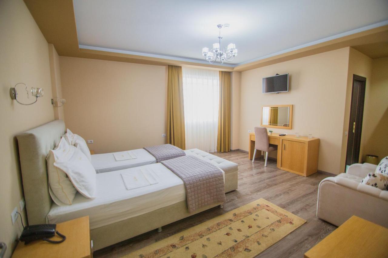 Christi'S Hotel Borova Korce Exterior foto